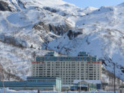 Во ова гратче на Алјаска сите живеат и работат во една голема зграда