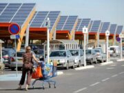 Франција воведува нов закон – на паркинзите мора да има соларни панели
