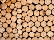 Владата донесе одлука за ограничување на цените на огревното дрво и пелетите