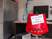 Компанија која ги казнува вработените кои им пречат на своите колеги дури тие користат годишен одмор или слободни денови