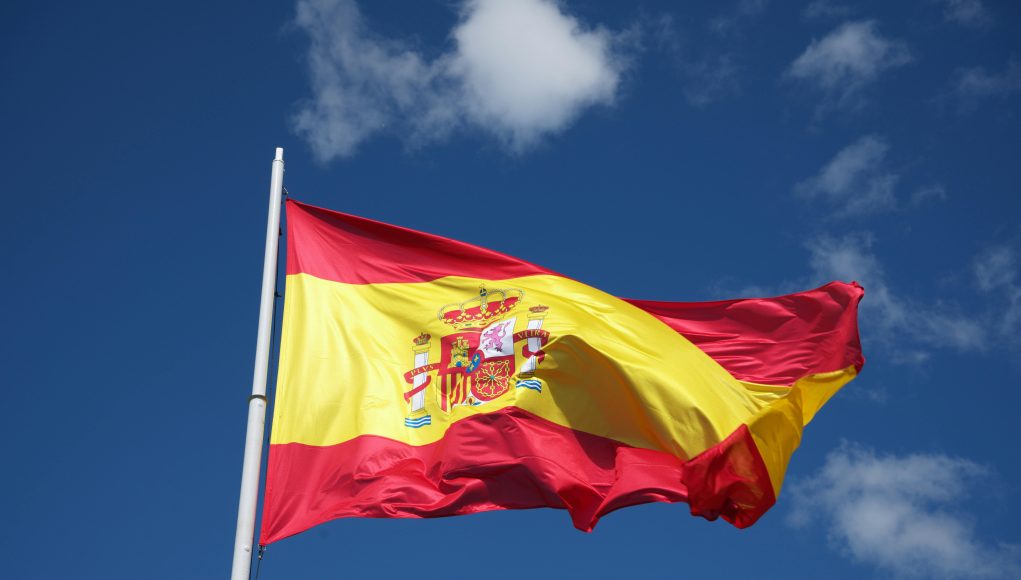 Шпанија им дава легален статус на 500.000 мигранти