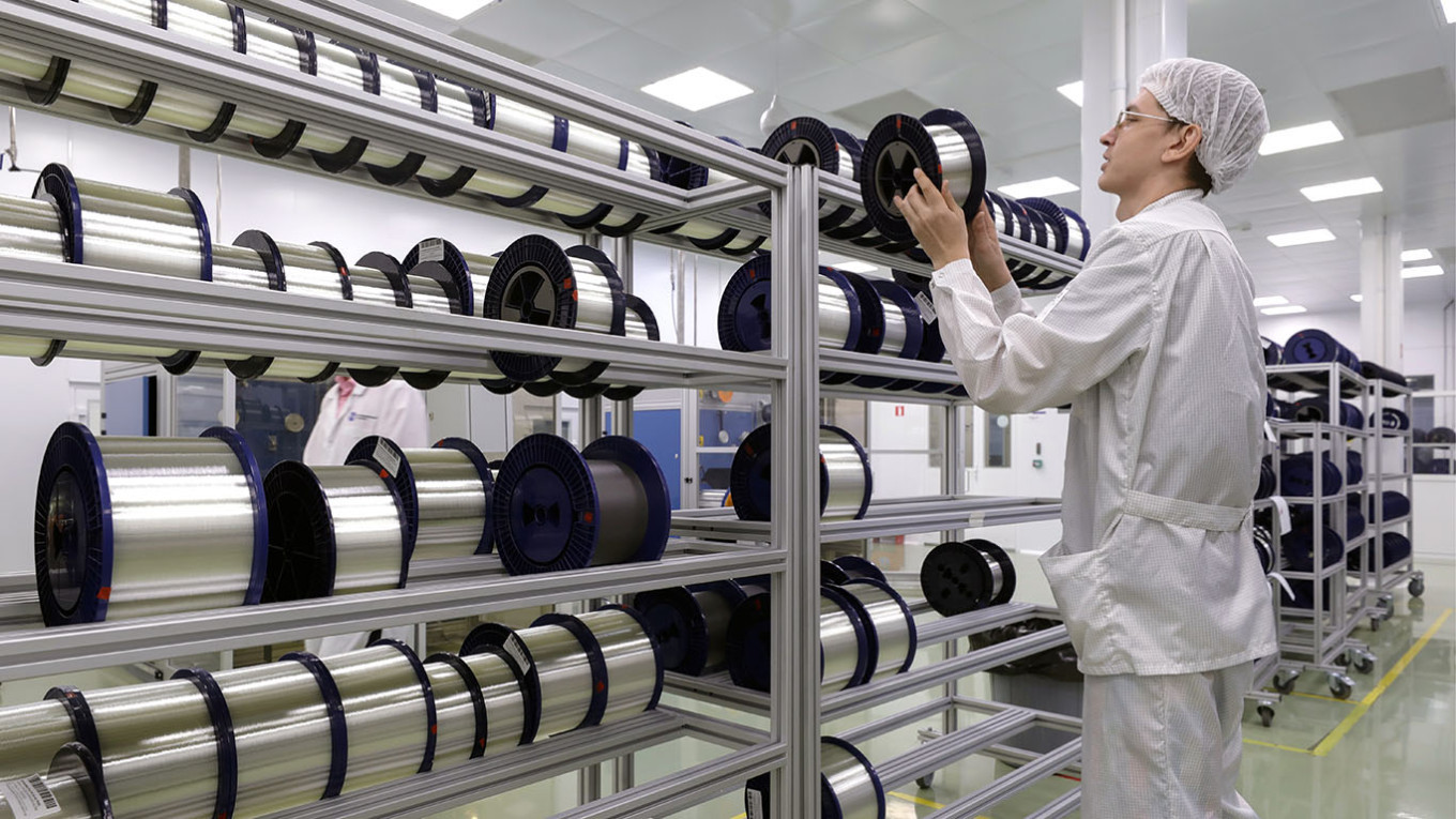 Русија зависна од кинески увоз на оптички влакна