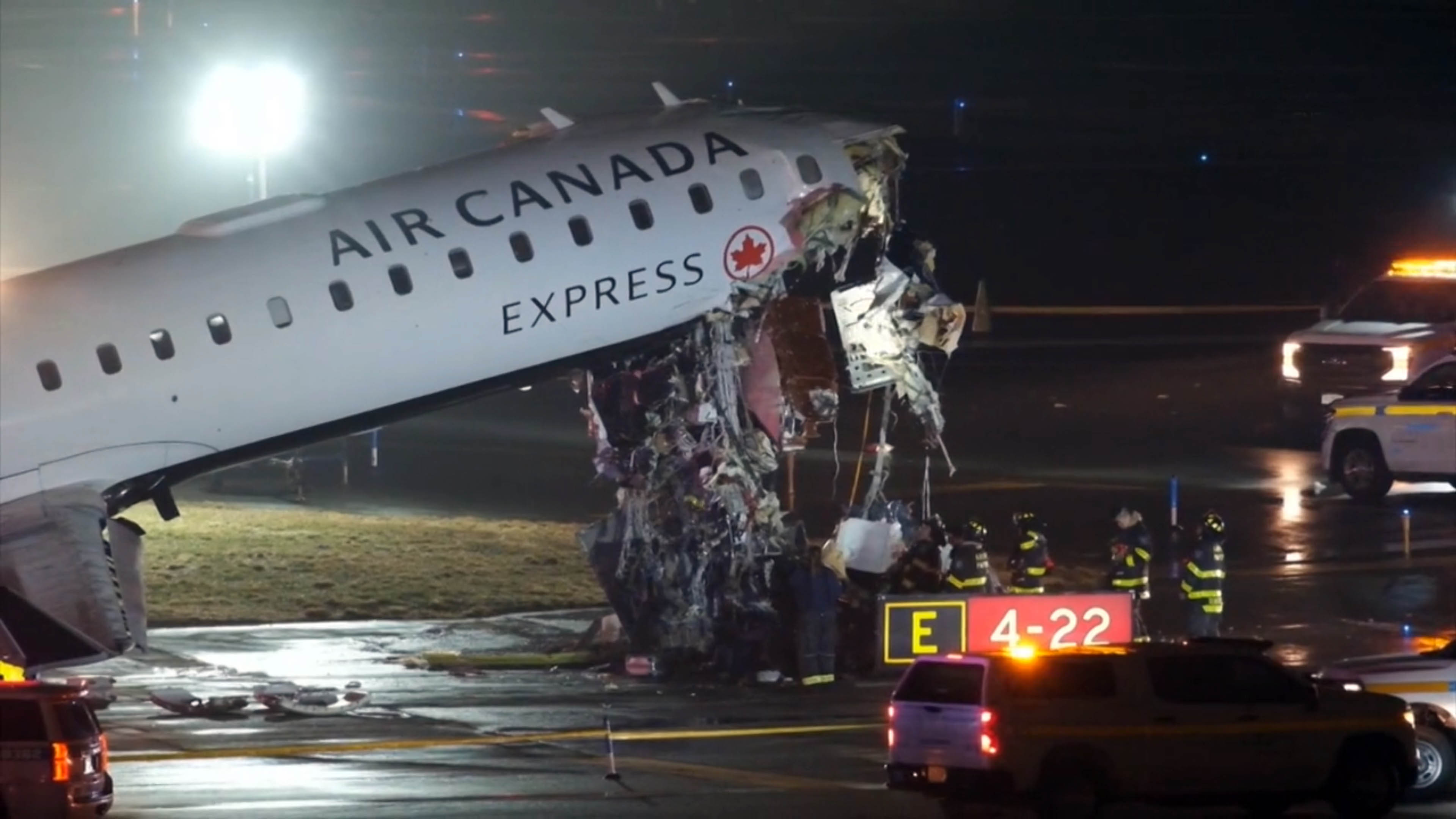 Несреќа на ЛаГвардија и хаос на аеродромите во САД Авионска несреќа на ЛаГвардија и безбедносна криза на американските аеродроми
