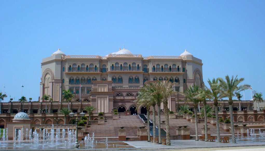 Комплетен водич за Абу Даби: луксуз, култура и авантура Комплетен водич за Абу Даби