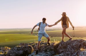 „Алпски развод“ е сѐ поприсутен во светот – Интернетот го заостри влијанието на новата форма на напуштање на партнерот