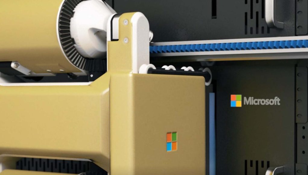 Технологија за складирање податоци во стакло што трае 10.000 години складирање податоци во стакло