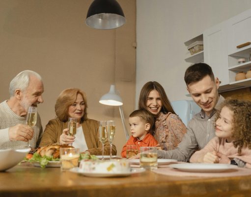 Секој родител се соочува со синдром на „празно гнездо“: Еве што значи и како да го пребродите